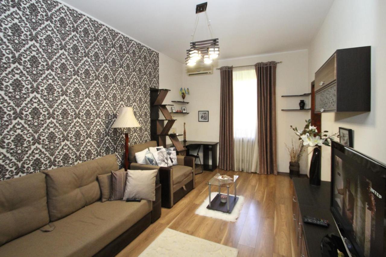Cozy Apartment On Yevreiska Street โอเดสซา ภายนอก รูปภาพ